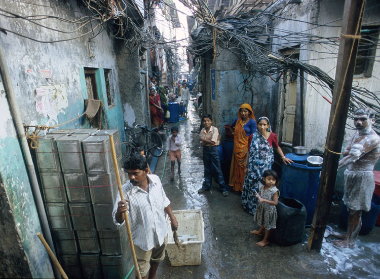 Rifugi di migranti provenienti da villaggi rurali a Dharavi (Tips)